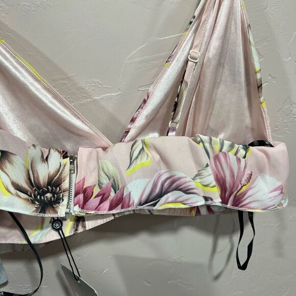 NWT! Missguided Floral Crop Top - Picture 3 of 5